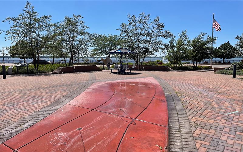 Enjoy the Cool Fountains with Lake View